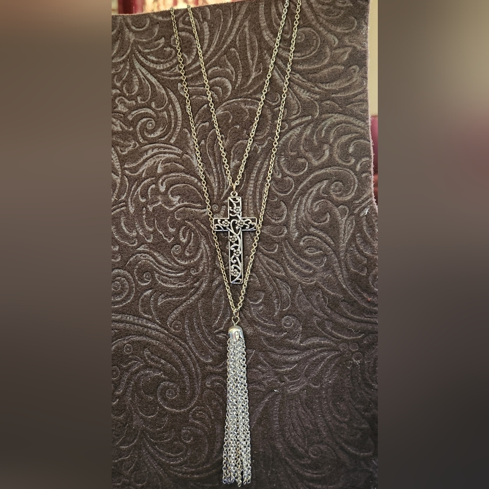 Elegant Silver Cross Pendant Necklace